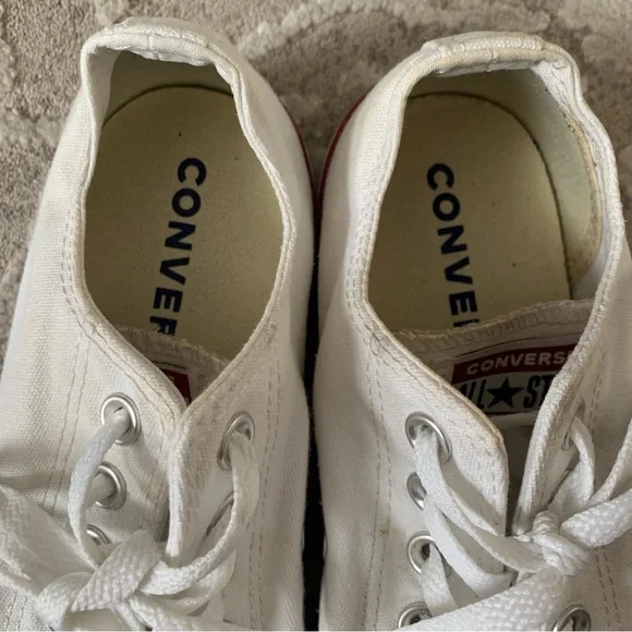 Converse Women's Low Top White Classic Sneakers Size 7 - Picture 3 of 9